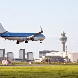 Heeeeeeeel dichtbij de vliegtuigen van Schiphol. Met ter Beek Reizen